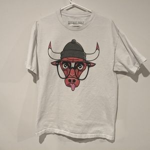 White Chicago Bulls Hipster Bull Tshirt L